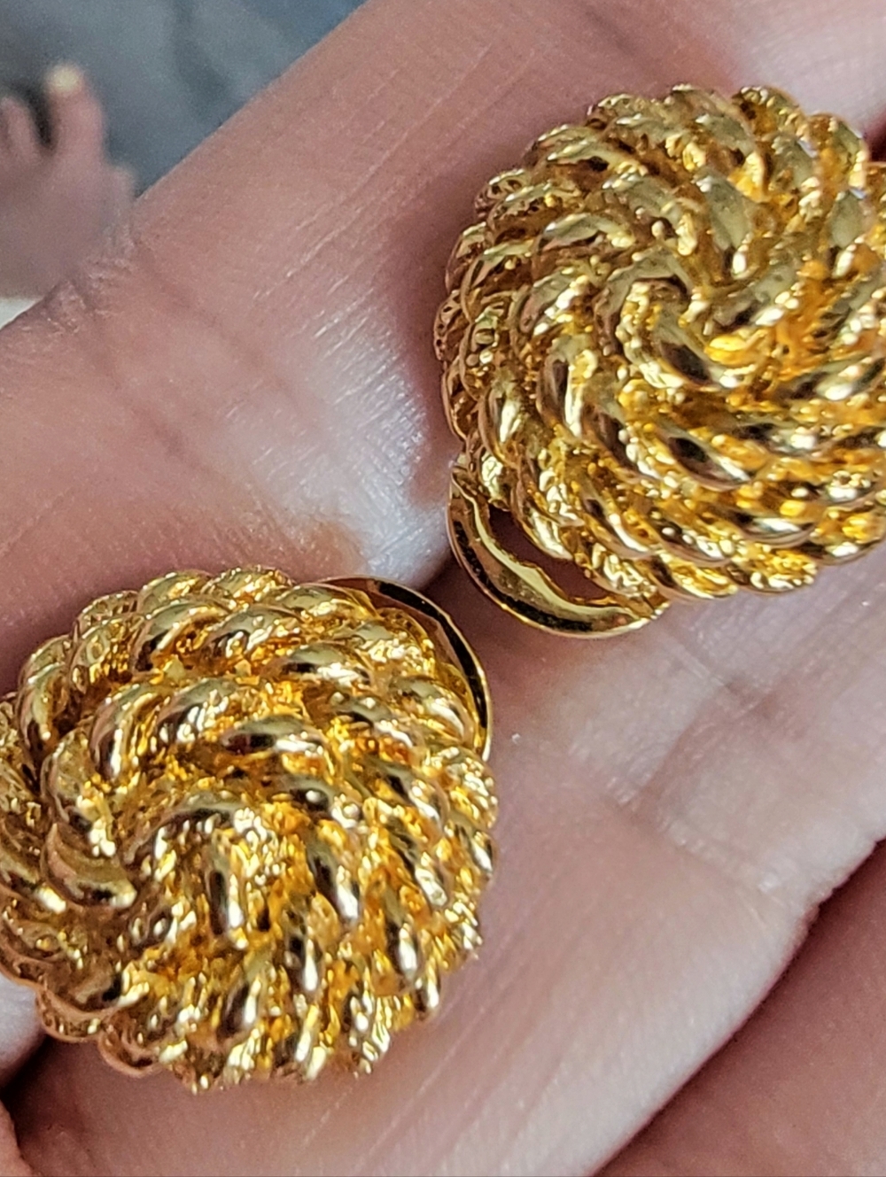 #Vintage #Monet Round Twisted Rope Design   Clip On Earrings Signed